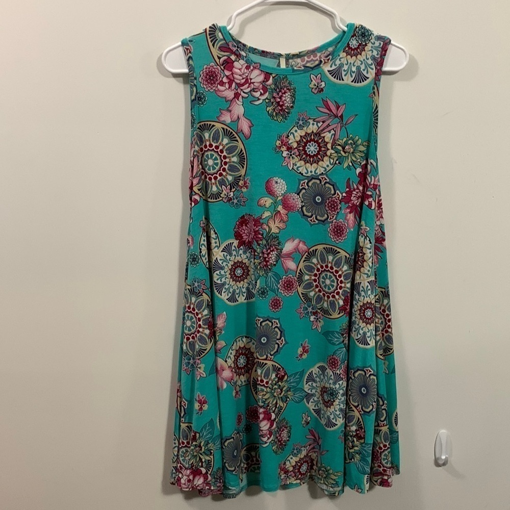 Bellamie beautiful sleeveless dress missing tags see measurements probably small